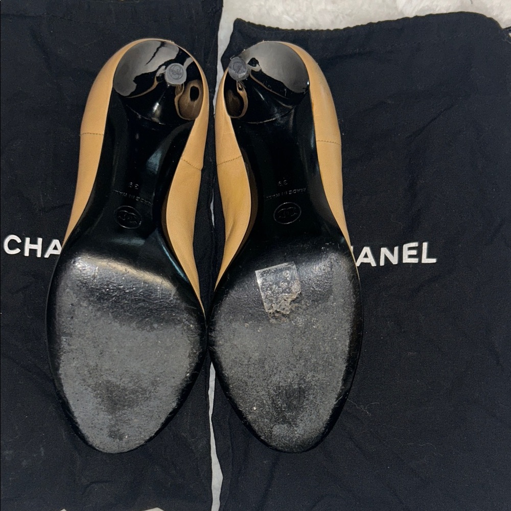CHANEL Tan and Black Cap Toe Flats - Picture 8 of 9